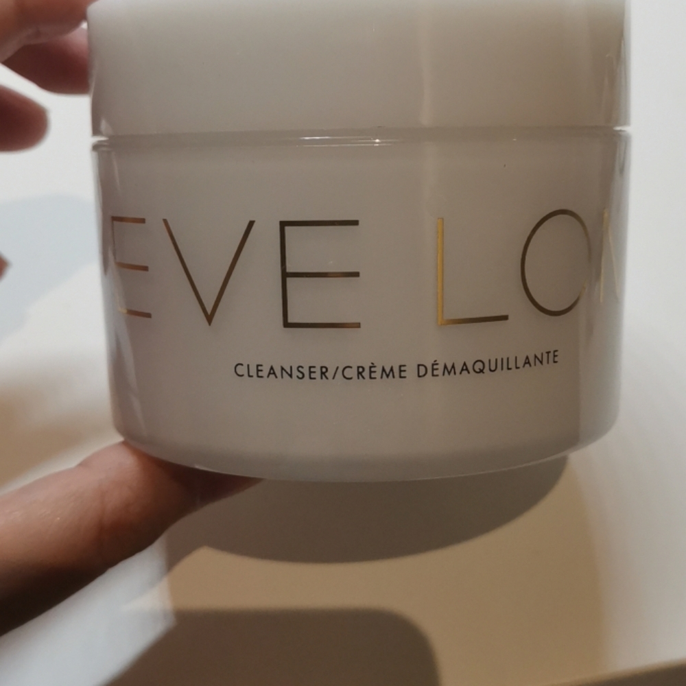 EVE LOM